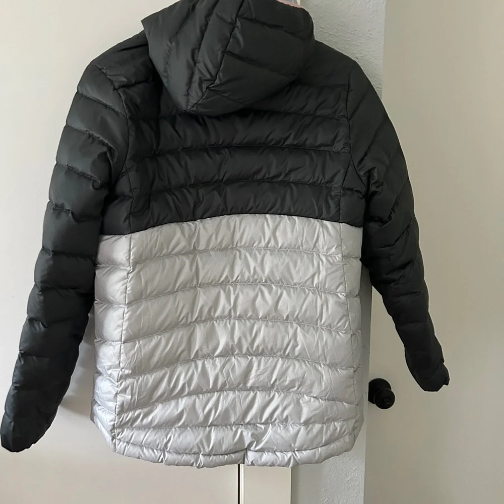 Patagonia Kids' Reversible Down Sweater™ Hoody - Picture 4 of 4